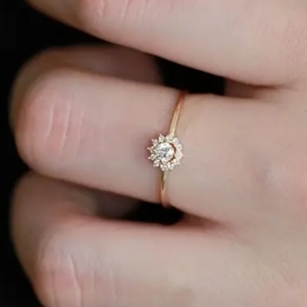 Luxurious and Delicate Flower 925 Sterling Silver Ring for Her. - Picture 6 of 8